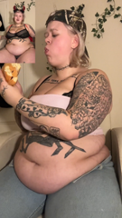 1328765851_angel-and-devil-on-my-shoulders-cake-stuffing-this-is-a-ne_0.mp4