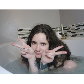 The pretty hot out takes, hahah. Ft. me thinking of taking a cute photo of me blowing the bubbles but I kept timin(1).jpg