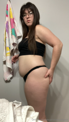 1933275304_pie-and-icecream-3-many-jiggles-and-tight-leggings_1.mp4