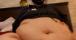 76634559_watch-me-squish-this-fat-belly_0.m4v