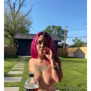 babyjayye_Would_you_smoke_one_with_me_while_I_sunbathe😏✨_4414467858.jpeg