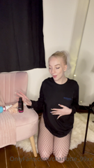 290555334_when-the-pizza-delivery-man-decides-to-ruin-your-anal-video_0.m4v