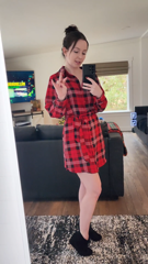 1456647535_outfit-for-day-2-of-my-4-days-of-hosting-family-and-the-pan_0.mp4