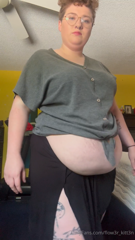 1039923529_someone-come-play-with-my-belly_0.mp4