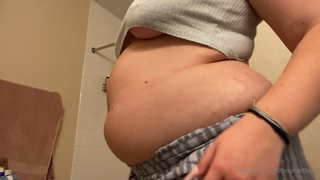 628939806_tight-belly-chain-unfortunately-it-snapped-and-i-didnt-cat_0.m4v