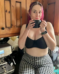 how-do-you-like-your-coffee-in-the-morning-v0-eb49hatt4cyg1.webp
