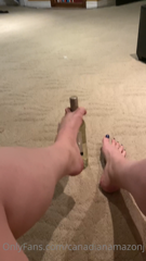 67804061_big-feet-vs-wine-bottle_2.m4v