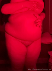 2003575705_currently-obsessed-with-how-heavily-my-belly-rests-on-the-be_1.mp4