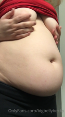 91678795_some-belly-play-jiggles_0.m4v