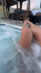 589742698_making-myself-orgasm-from-the-jets-in-this-public-jacuzzi-rn_0.mp4
