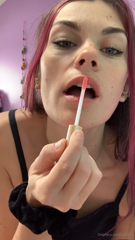 19211200_pov-youre-my-phone-and-im-putting-on-my-lipgloss_0.m4v