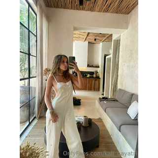 This one has become my new fav jumpsuit 🤍_4_d928.jpg