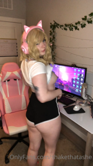 125910406_check-your-dms-for-a-cute-little-topless-vid_0.m4v