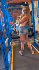 dallasrea_James_giving_me_a_hard_time_on_my_squats_💪😘_4688074624.mp4