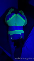 158435770_glow-in-the-dark_5.m4v