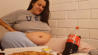 169998518_i-think-i-have-discovered-the-best-way-to-eat-pizza-th_2.mp4