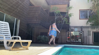 359217078_swimming-swimming-in-the-swimming-pool-when-days-are-hot-and_0.m4v