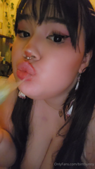 879851936_some-snap-clips-from-a-recent-stuffing-i-love-doing-these_2.m4v