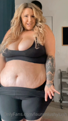 397038402_just-showcasing-truly-how-curvy-and-big-i-am_0.mp4