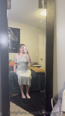 691672691_obsessed-with-how-this-hugs-my-body_2.mp4