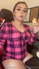 538377763_really-good-stuffing-yum-yum-what-do-ya-ll-think_0.m4v