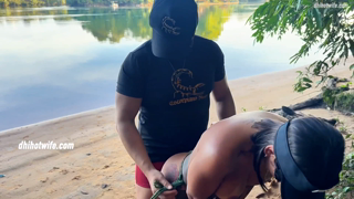 Praia cheia rabo empinado e o pau do amigo e comedor escorpiano entrando fundo-Part12.mp4