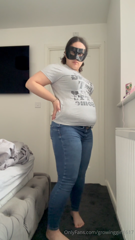 1047593400_lets-try-on-my-old-jeans-and-show-you-how-fat-im-looking-h_0.mp4