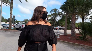 20211210-Shopping_in_a_semi-sheer_top_1_325708995320881152_325708847861735424.mp4