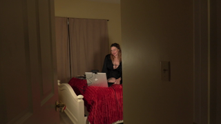 Bettie Bondage_Pregnant-Mom-Caught-Camming-HD.mp4