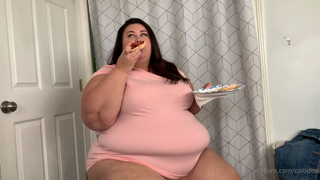 299134739_piggy-in-pink-oink-37-pics-5-5min-vid-just-hangin-out-and_14.m4v