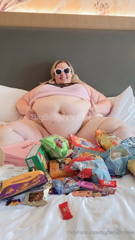 728056643_just-some-belly-jiggles-and-wiggles-for-your-weekend-viewing_0.mp4