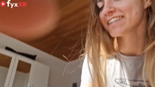Mitbewohner schaut meine Pornos und spritzt mir heftig ins Gesic.mp4