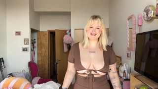 1569387913_youtube-try-on-haul-bloopercoochie-popped-out_0.mp4