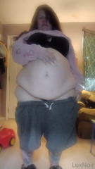 328525516_piggy-luxurynoir-got-some-hiccups-eating-so-fast-and-stu_0.m4v