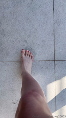 1325523302_new-pedicure-a-french-never-gets-boring-had-to-show-it-off_0.mp4