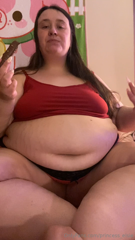 980062980_i-started-eatin-these-twix-bars-by-the-time-i-had-2-i-was-re_0.mp4