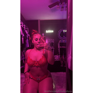 itzmissmillyvip_Who’s_up_I’m_bored_and_horny._4114633212.jpeg