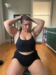 724044919_just-recorded-a-quick-workout-i-didnt-last-long_2.m4v