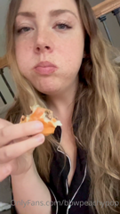 642126793_just-a-cute-fat-girl-and-one-of-her-many-burgers_0.m4v