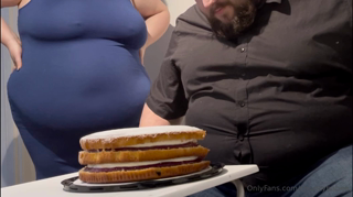 494077747_the-food-critic-is-back-at-her-bakery-after-giving-a-bad-rev_0.m4v