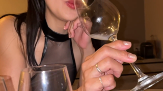 乱交パーティーにて3人の男達の精子を飲み比べてしてもらいました！.mp4