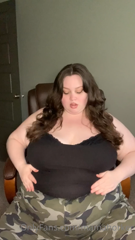 601098172_heres-a-mini-belly-play-and-fat-chat-for-you-babe-xx_0.m4v