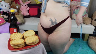 52668363_hey-cuties-how-about-another-full-length-stuffing-clip-her_0.mp4