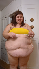 845678118_come-watch-me-measure-my-fat-body-so-i-can-truly-see-how-mu_0.m4v