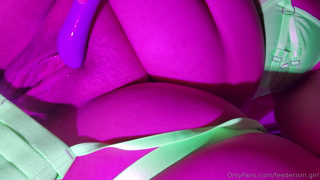 762193134_i-love-playing-with-my-pussy-and-my-belly_0.m4v