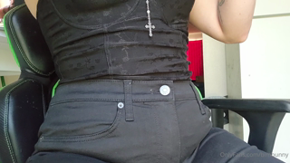 154697783_expanding-my-belly-with-weight-gain-shakes-makes-me-feel-lik_0.m4v