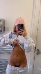 1643210944_cheeky-nude-in-the-sunbed-bathrooms-hehe_0.mp4