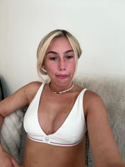 SexySaraxxoo_2026-06-19_12-49-03_184.mp4