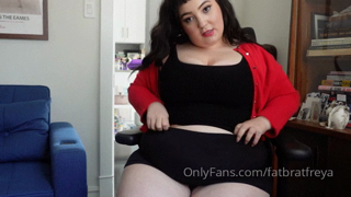 1337723843_mean-female-feeder-fattens-up-her-piggypiggy-fatty-haven-t_1.mp4