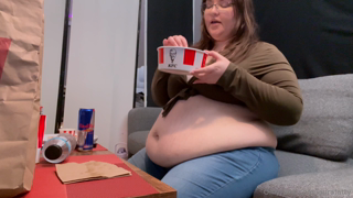 1032746623_this-is-an-after-stuffing-because-as-soon-as-the-food-arrive_0.mp4